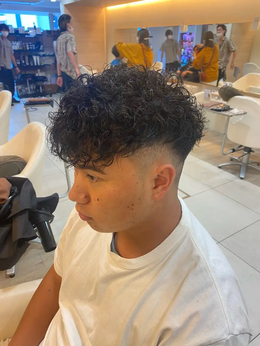 ショート パーマ メンズ メンズパーマ スペインカール カット パーマ トリートメント 塩谷黎✨イルミナ カラーメンズパーマ✨のヘアスタイル