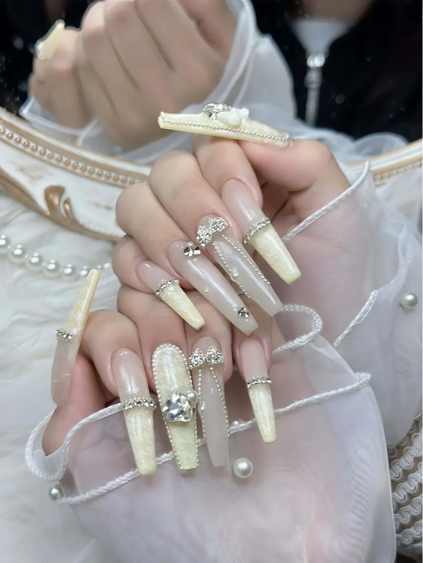 ネイル オーロラネイル ボルドー ブラウン 氷ネイル・うるうるネイル キラキラネイル ハンドネイル Julli NailStudioのネイルデザイン