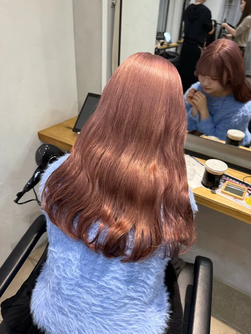 セミロング カラー ミルクティー× グレージュMOMOのヘアスタイル