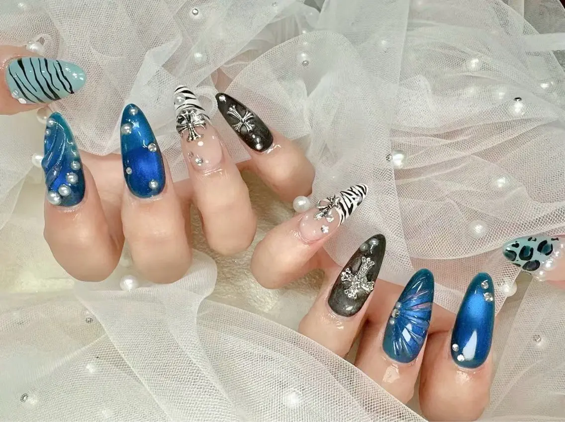 ネイル Luna K.のネイルデザイン