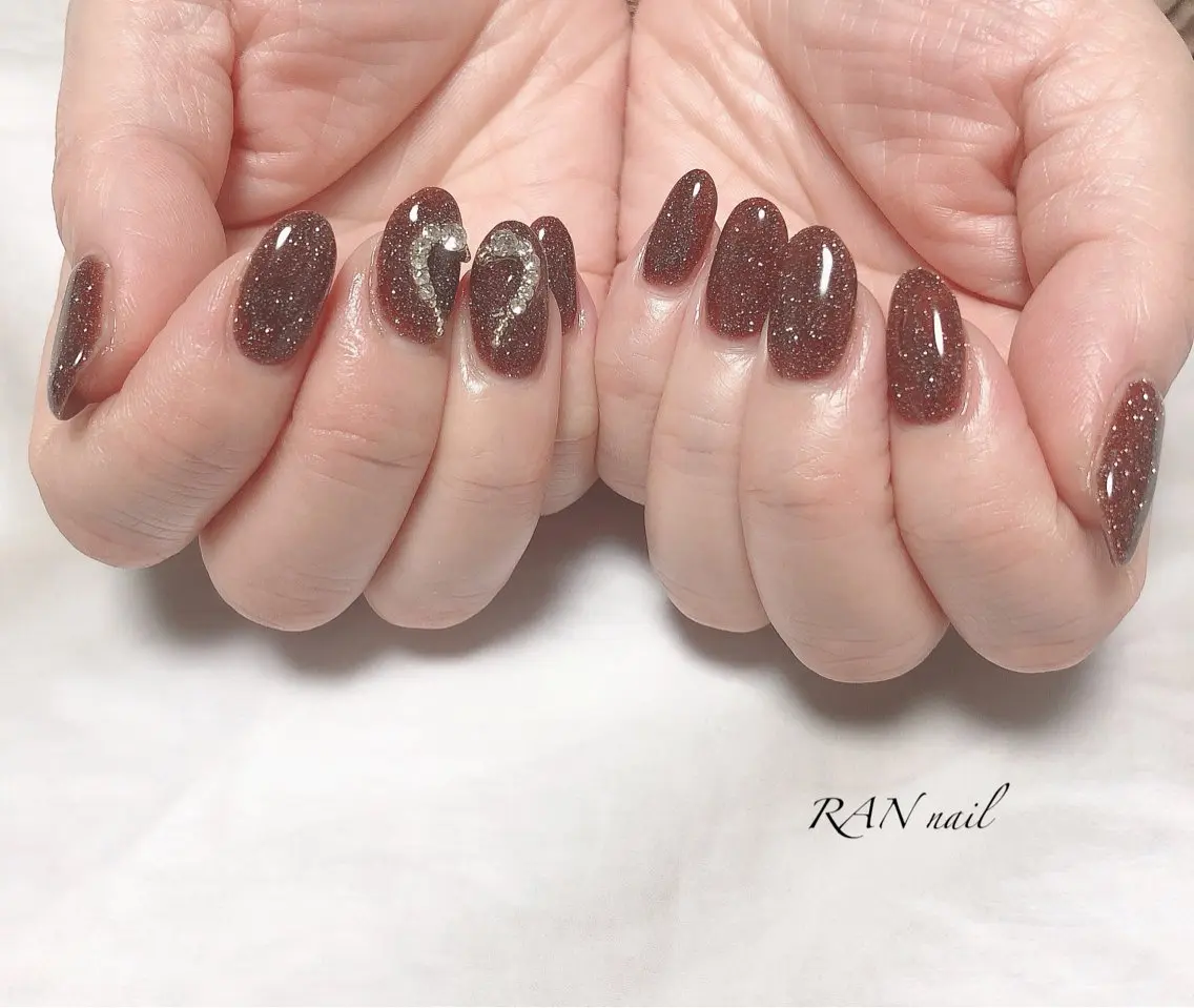 ネイル ブラウン 成人式 フラッシュネイル ハート マグネットネイル ハンドネイル フットネイル RAN nailのネイルデザイン