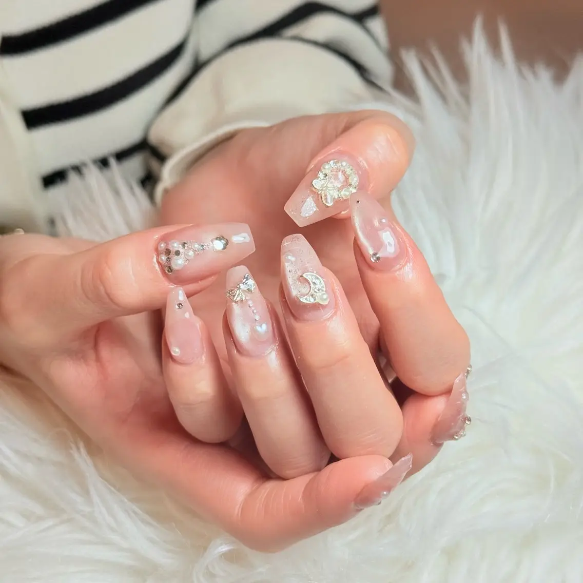 ネイル チークネイル フレンチネイル グラデーション キラキラネイル 韓国ネイル ハンドネイル Risa_ Nailのネイルデザイン