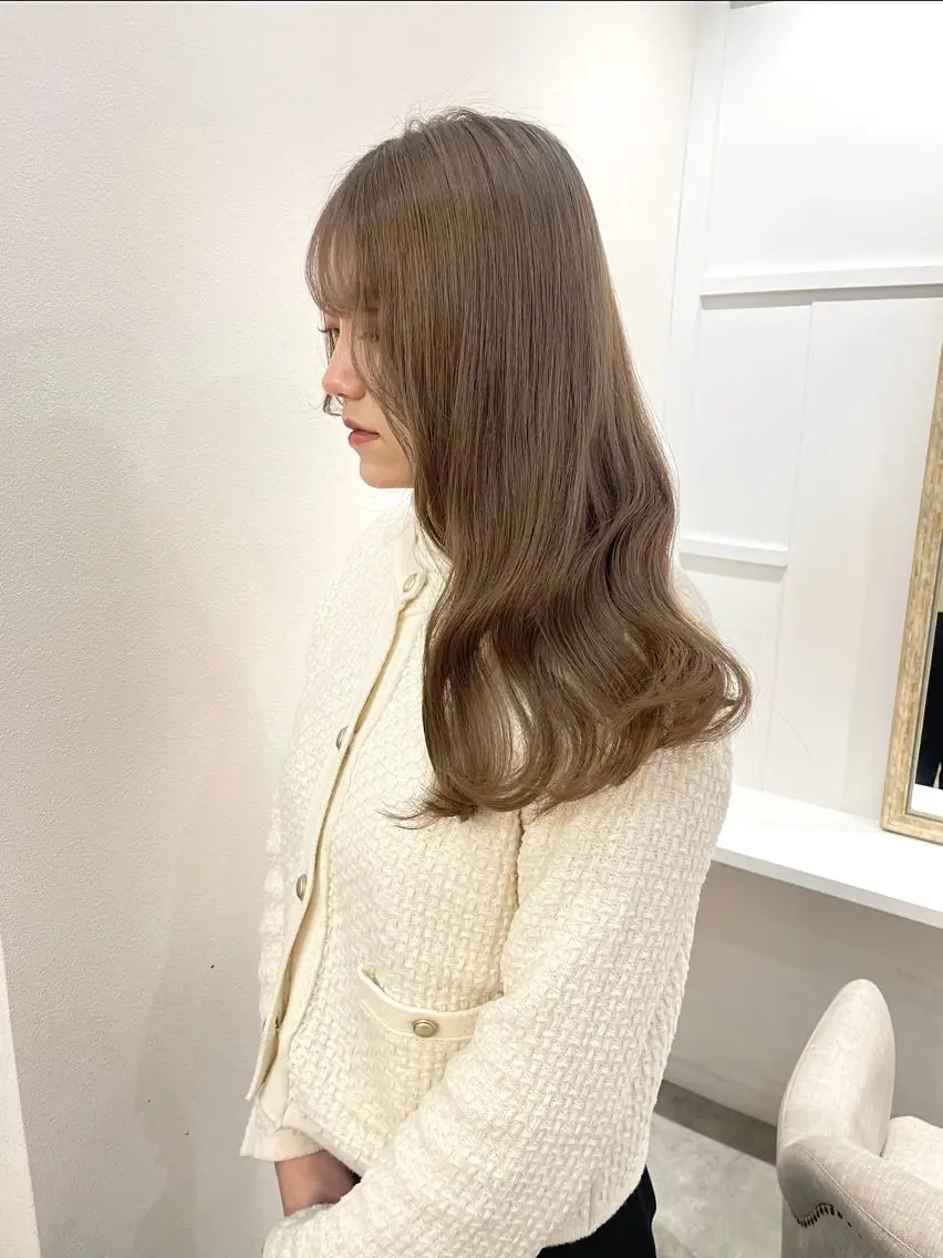 ロング カラー ベージュカラー ブリーチ オリーブベージュ カット ヘアカラー トリートメント 盛れる顔まわり✨🎀 レイヤー別所好葉のヘアスタイル