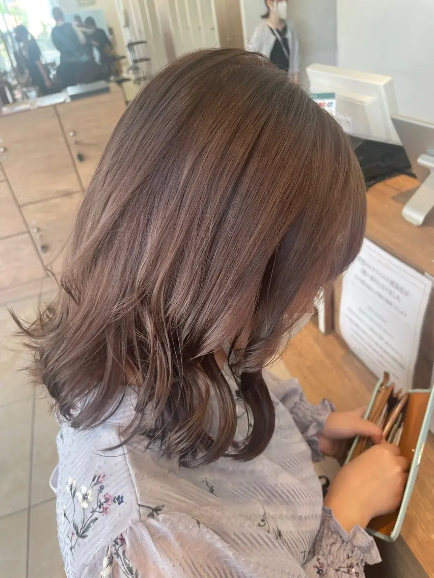 ミディアム カラー ベージュカラー EARTH中島 秋桜久のヘアスタイル