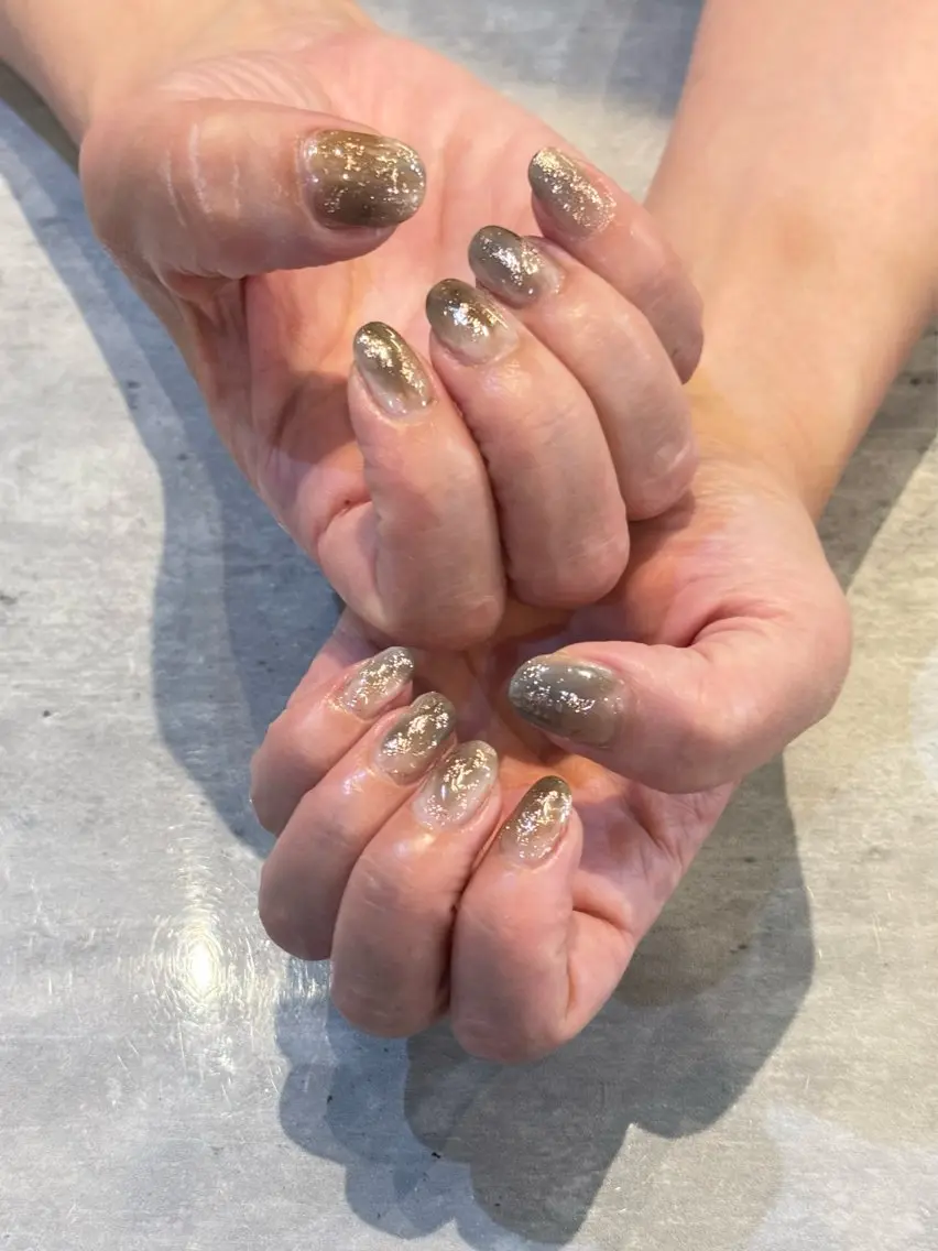 ネイル ブラウン ニュアンスネイル ホワイト ハンドネイル 西村 奈穂のネイルデザイン