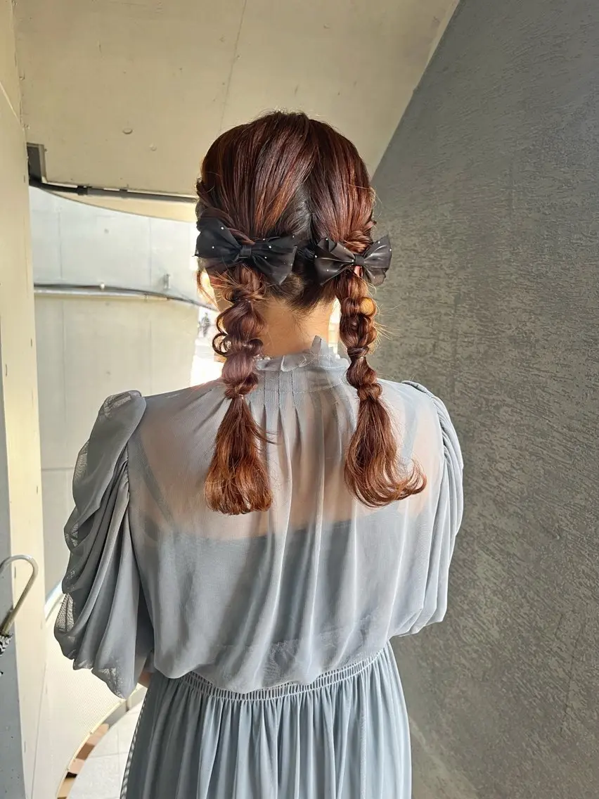 ロング ヘアアレンジ ツインテール ヘアセット ミルクティーベージュ ブリーチ 店長 清水のヘアスタイル