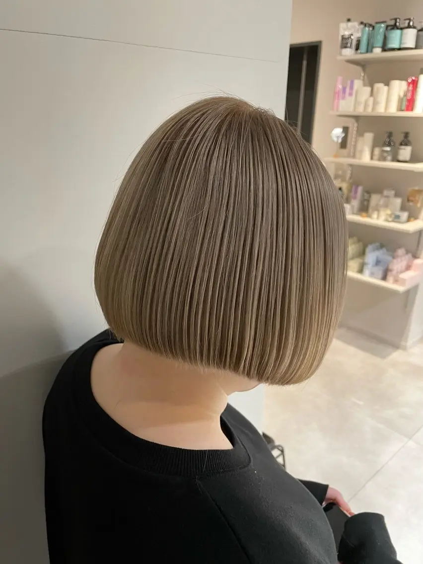 ショート カラー ハイトーンカラー ブリーチ👩‍🦳/ ‪✂︎MANAMIのヘアスタイル