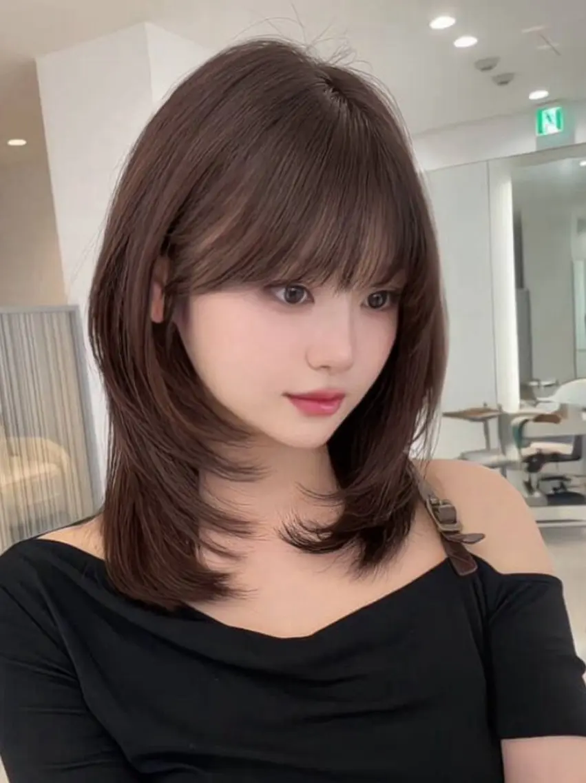 ミディアム カット ヘアカラー トリートメント City/louwe 韓国レイヤーカットのヘアスタイル