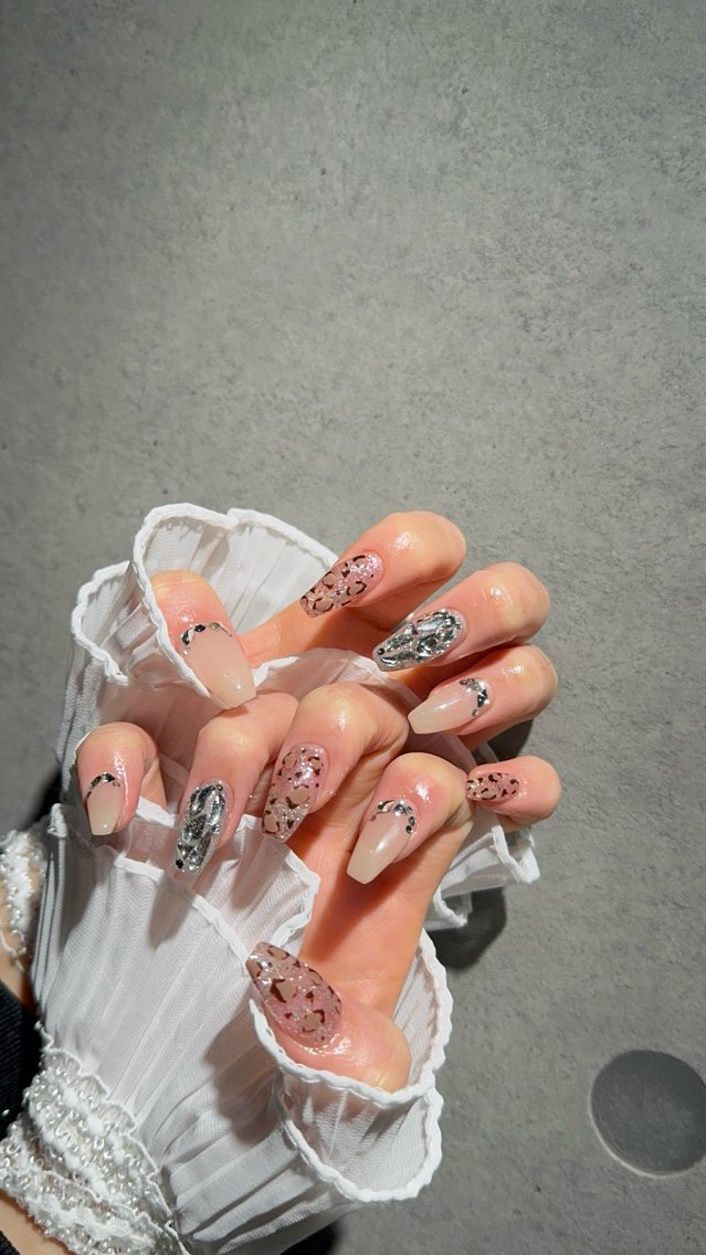 ネイル I-nailロング /ワンホン/キラキラのネイルデザイン