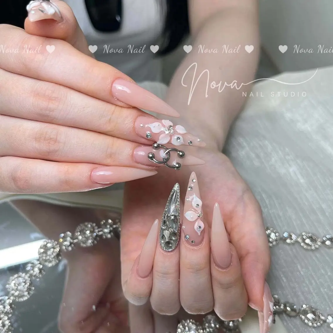ネイル アートネイル ジェルネイル 韓国ネイル ニュアンスネイル ハンドネイル Luna Nail.Novaのネイルデザイン
