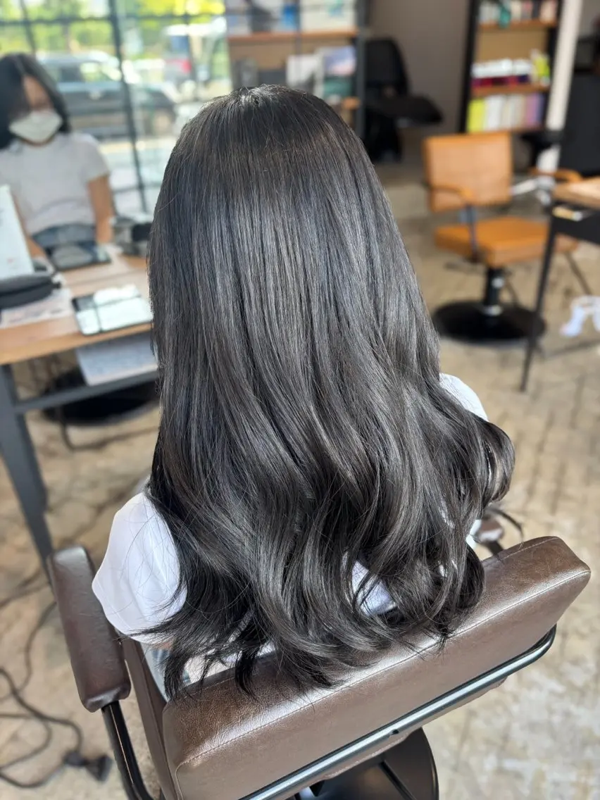 カラー ブリーチ 透明感カラー グレージュ オリーブグレージュ オリーブグレー カット ヘアカラー トリートメント はっとり ななせのヘアスタイル