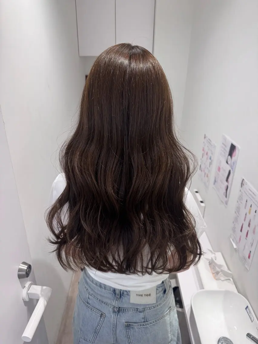 ロング カット ヘアカラー トリートメント 透明感カラー🫧⌇ AO🫐🩵のヘアスタイル