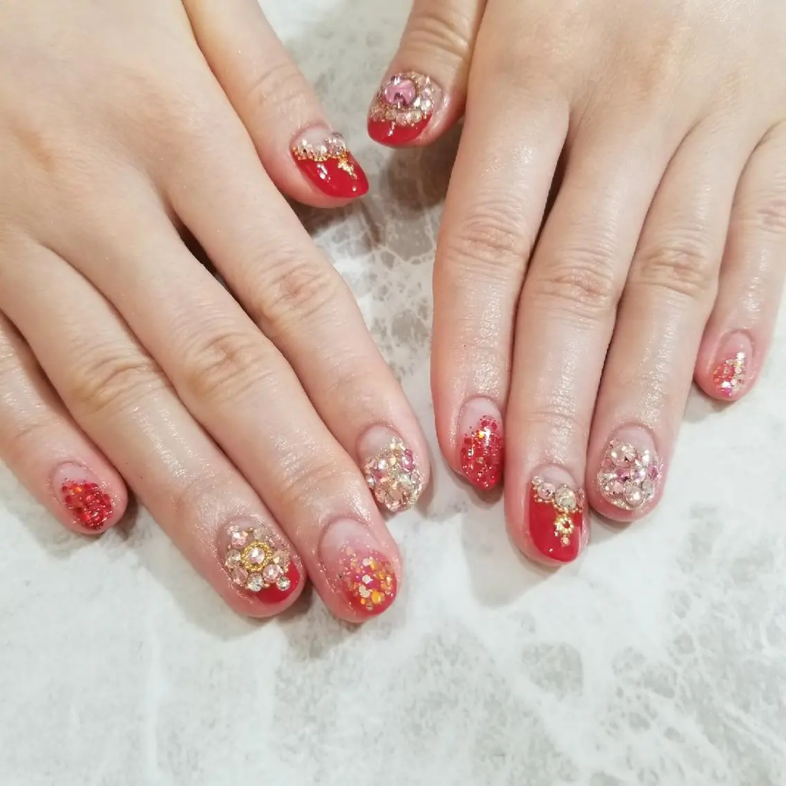 ネイル キラキラネイル ストーンネイル ハンドネイル nijiiro🌈 サトウのネイルデザイン