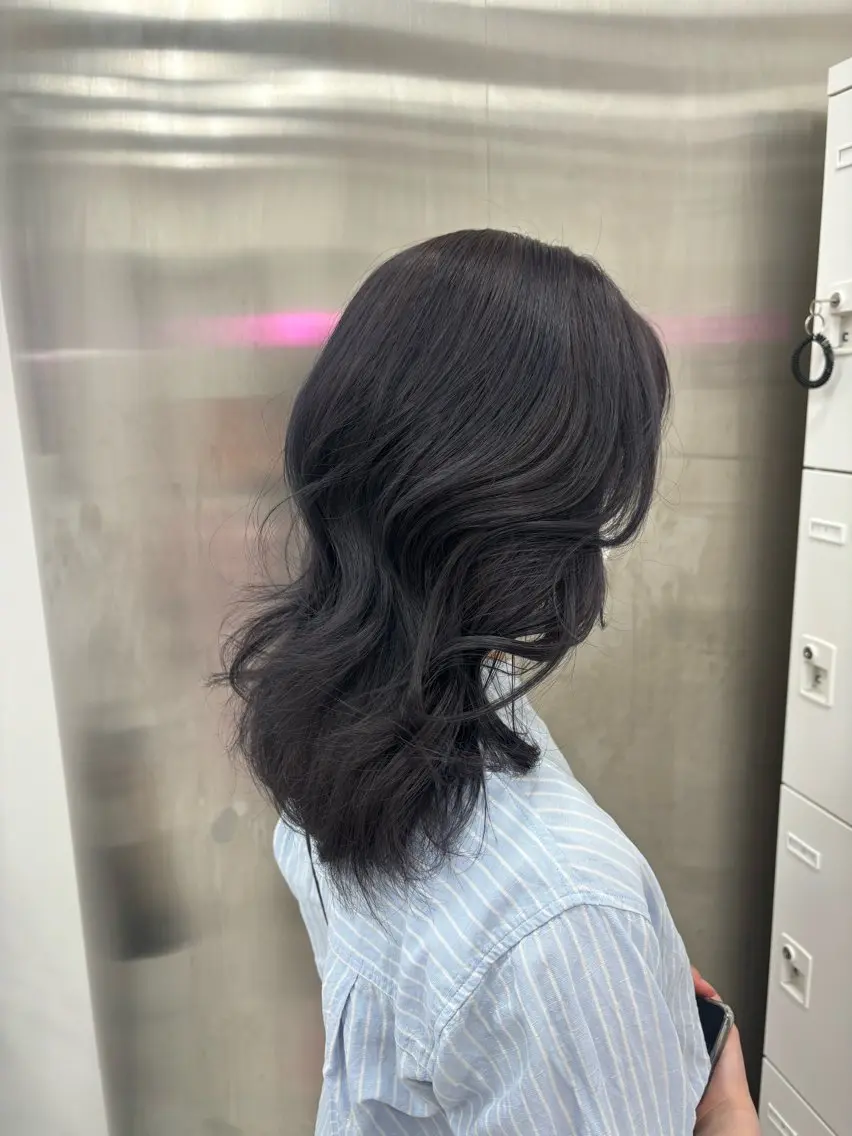 ロング カラー 抜け感レイヤー︴ ニュアンスカラーのヘアスタイル