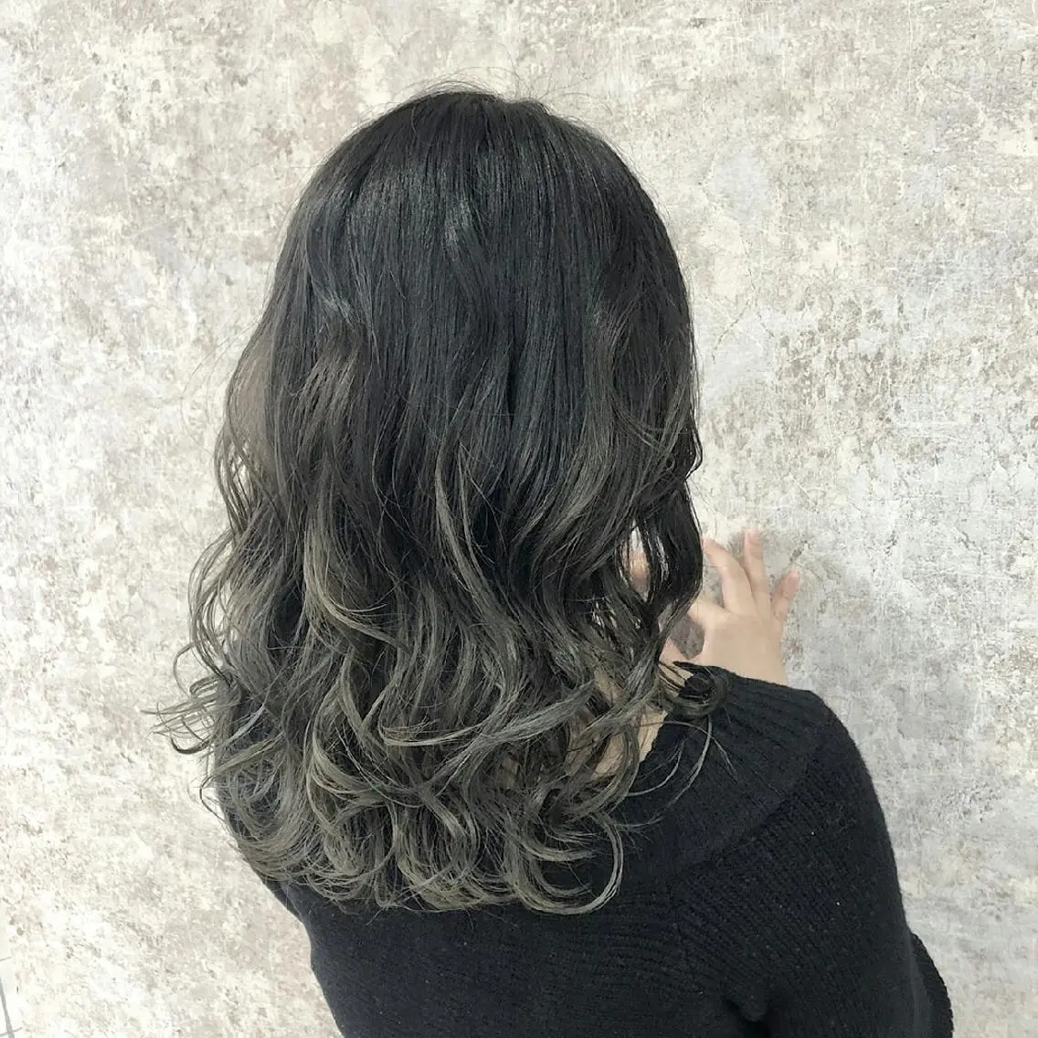 セミロング カラー グラデーションカラー 外国人風カラー ヘアカラー Luisハイライト　 喜連瓜破、髪質改善のヘアスタイル