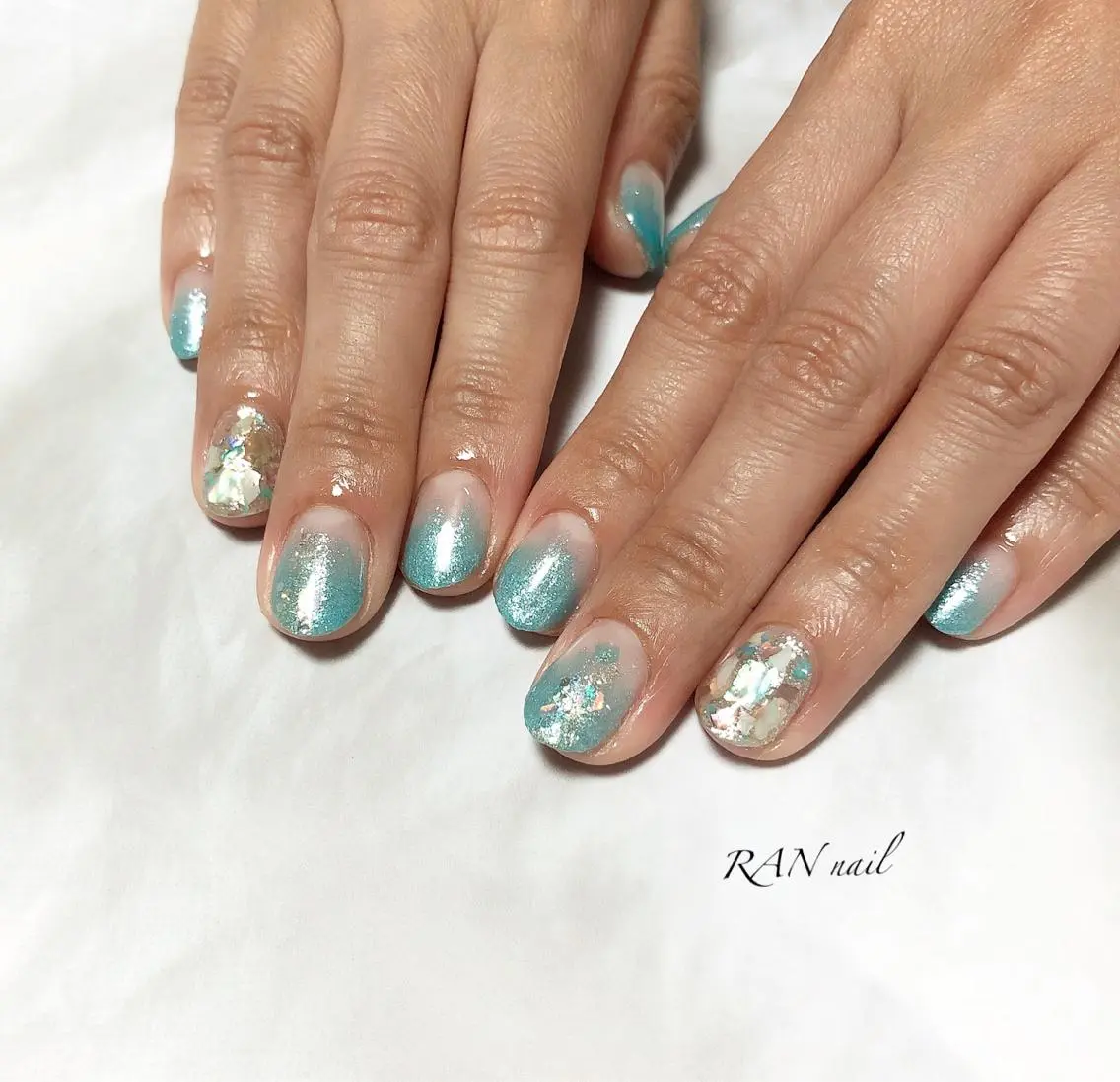 ネイル ブルー フットネイル キラキラネイル オフィスネイル 春ネイル ハンドネイル フットネイル RAN nailのネイルデザイン
