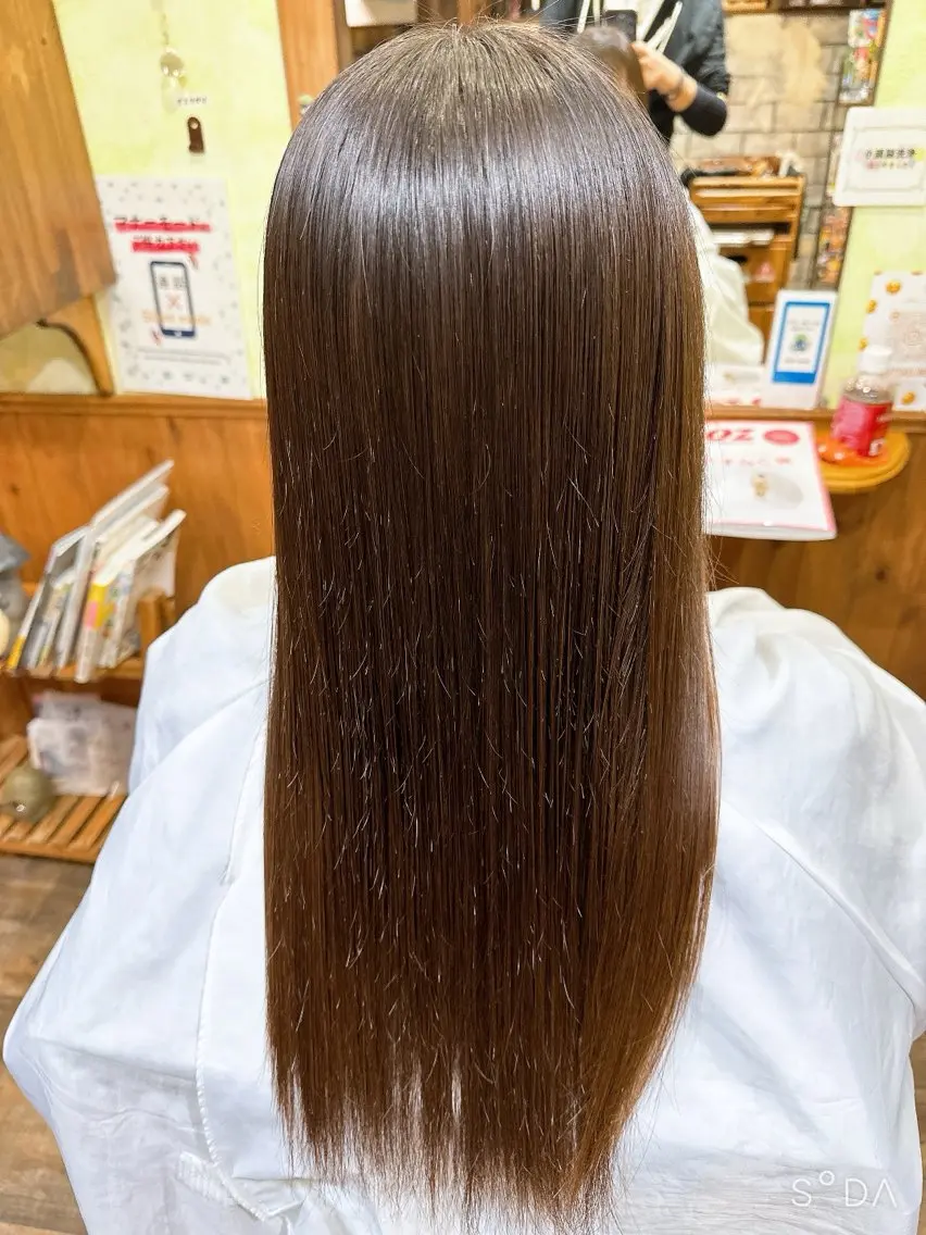 カット＋縮毛矯正、毛質改善トリートメント、ヘッドスパの写真