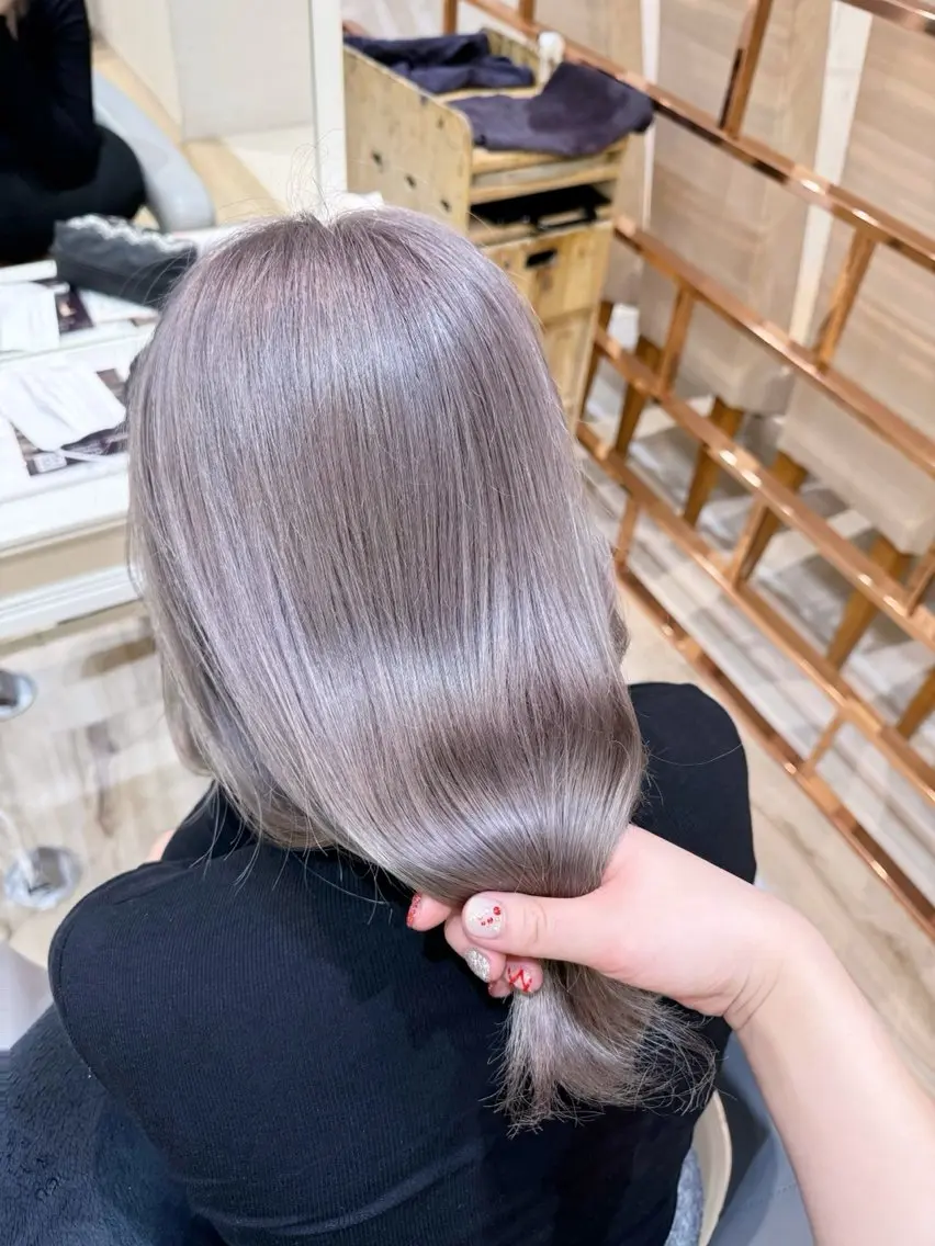 ロング カラー グレージュ ラベンダーカラー ラベンダーグレージュ ラベンダーグレー ヘアカラー トリートメント 暖色/顔周りカット/ レイヤー/成田悠里のヘアスタイル