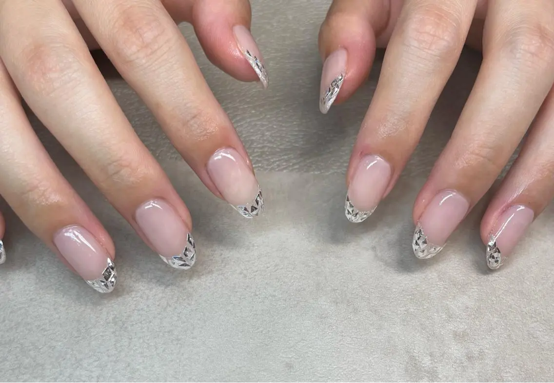 ネイル フレンチネイル ガラスフレンチ ハンドネイル フットネイル with hues AYAのネイルデザイン