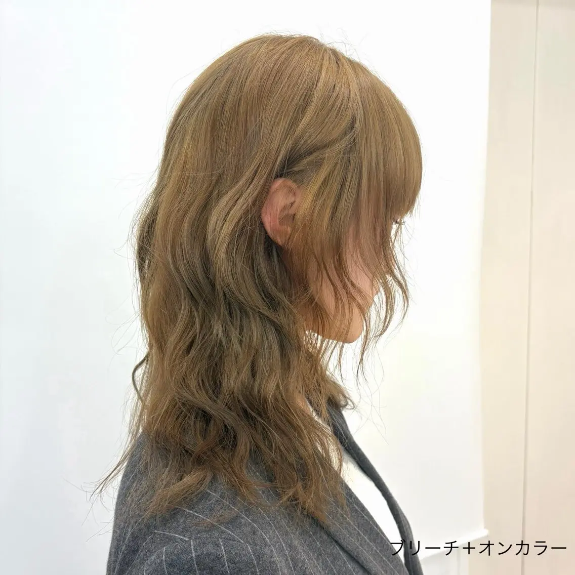 完全無料【黒染め落とし】ブリーチで透明感カラー✨暗染めからのトーンアップ🤍の写真