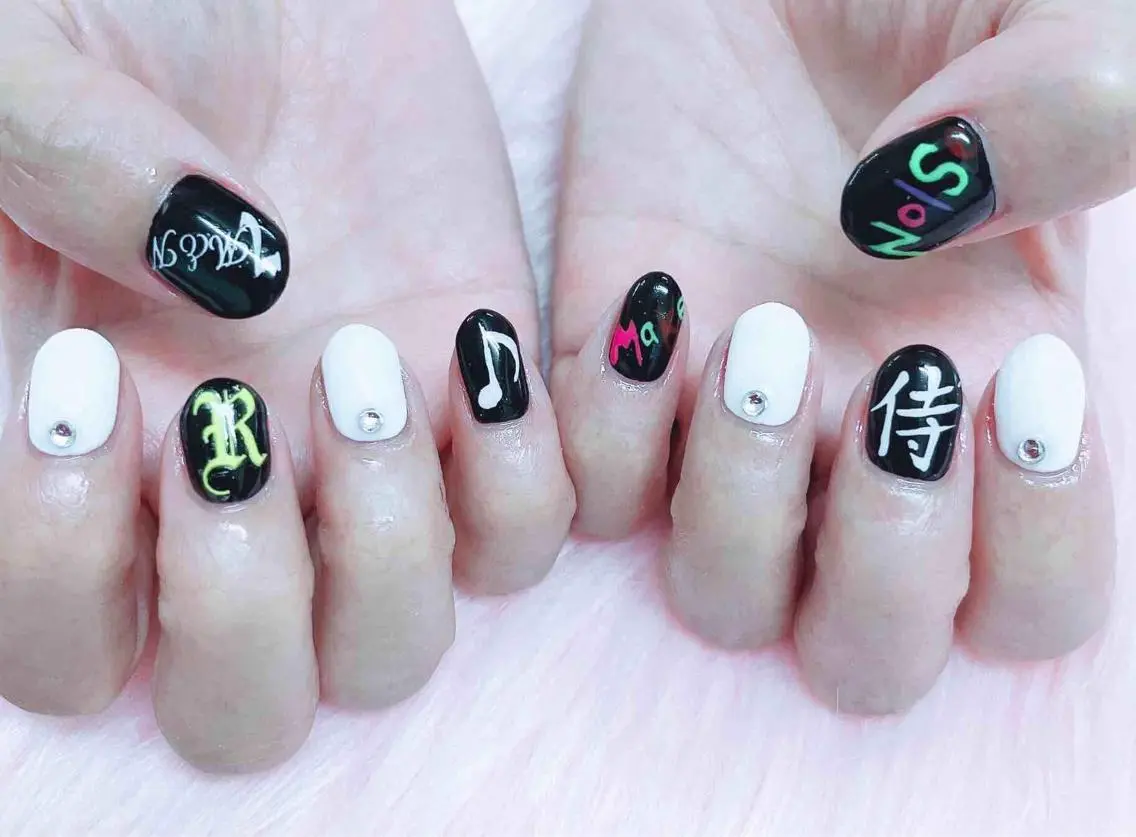 ネイル ハンドネイル MoonNail ユリ🌸のネイルデザイン