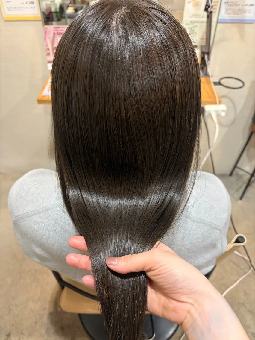 ロング カラー グレージュ オリーブグレージュ オリーブグレー ヘアカラー momoka 女性限定のヘアスタイル