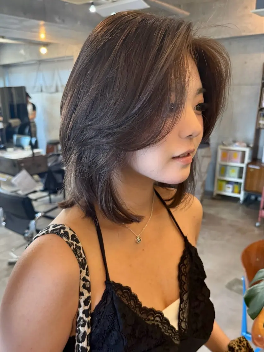 ミディアム ミディアムレイヤー ミディアムパーマ ハイレイヤー レイヤーカット カット ヘアカラー レイヤーカット\ウル フ chinatsuのヘアスタイル