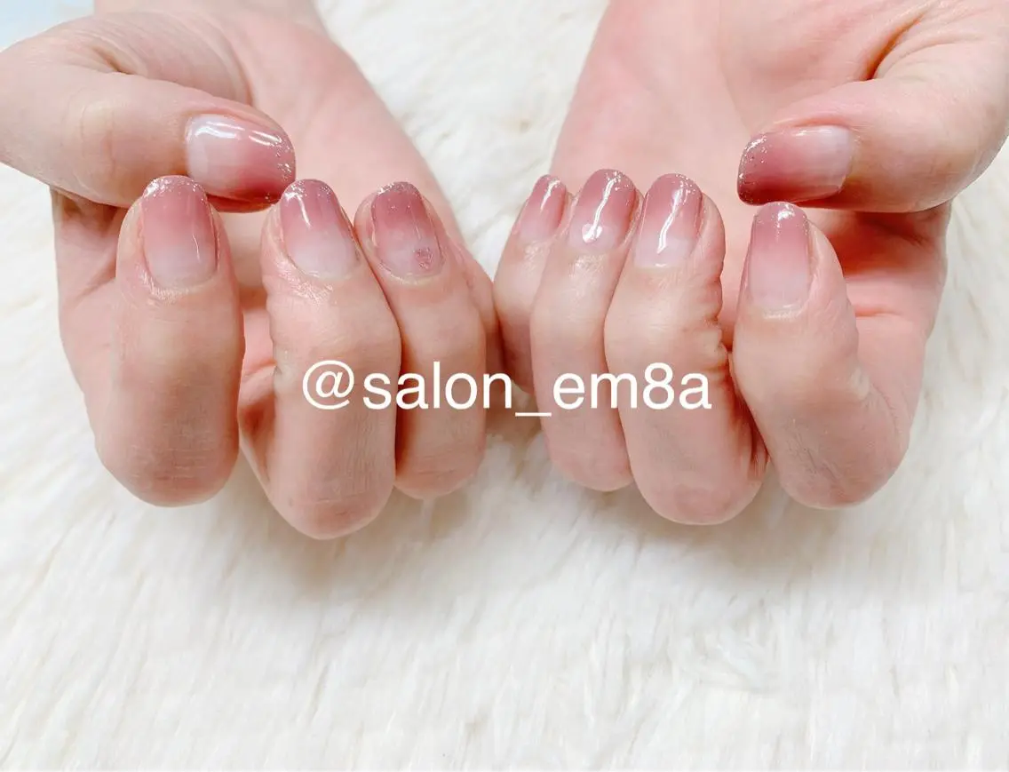 ネイル ジェルネイル グラデーション オフィスネイル salon EM&A emiのネイルデザイン