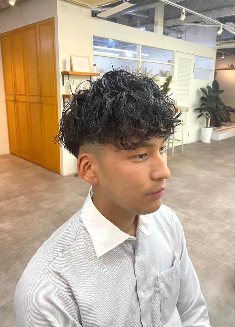 パーマ メンズ メンズパーマ スペインカール カット パーマ シャドウパーマ/ 波巻パーマYu-Kiのヘアスタイル