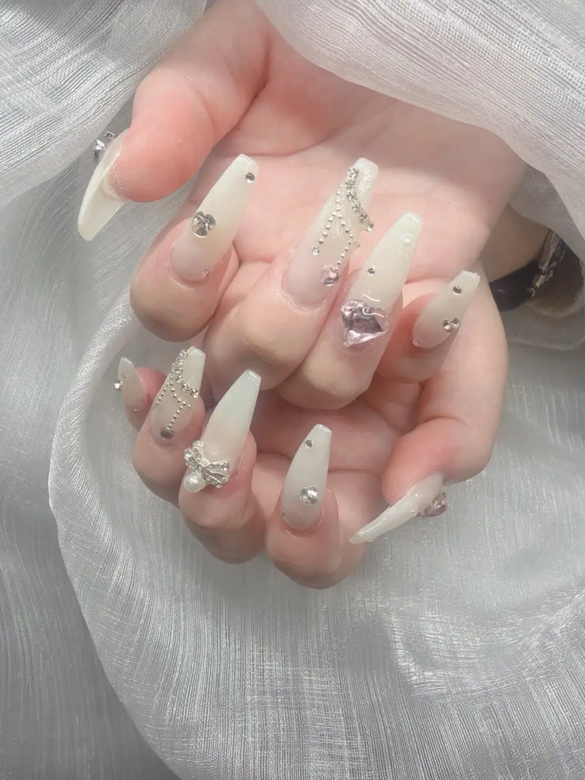 ネイル 長さ出し グラデーション 卒業式 キラキラネイル マグネットネイル ハンドネイル Lee Nailsのネイルデザイン