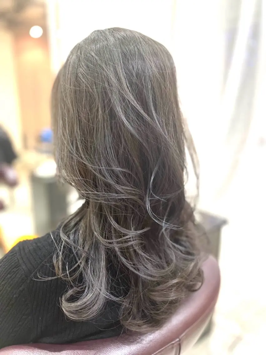 セミロング カラー 中村 よしひでのヘアスタイル
