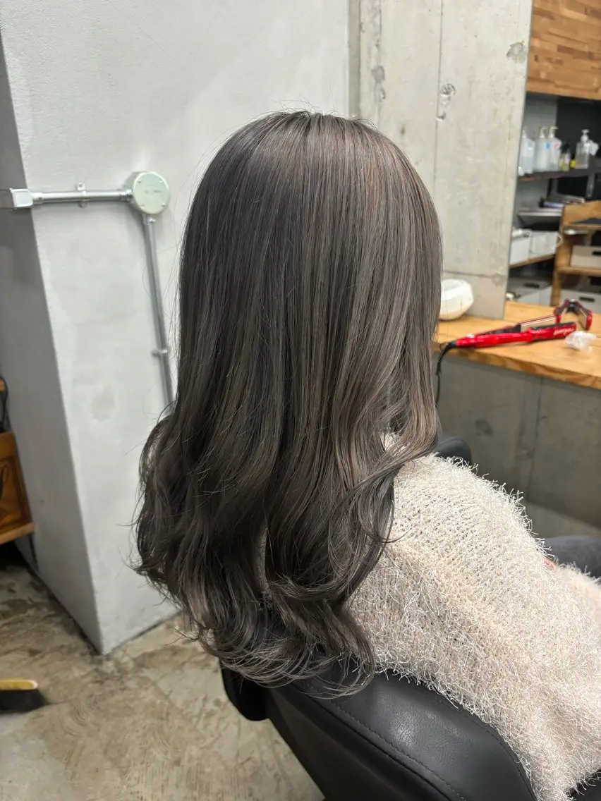 ミディアム カラー mono / Manatoのヘアスタイル