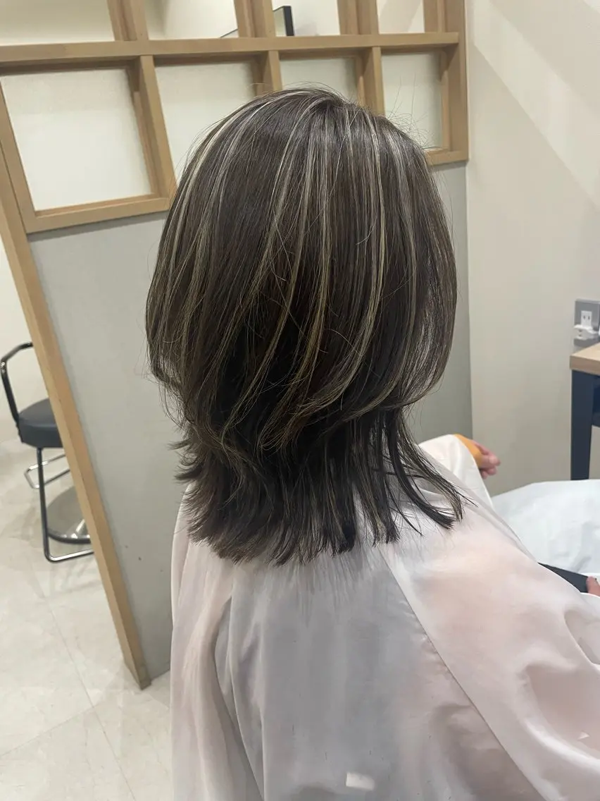 セミロング ボブ 顔周りカット ハイライト 北千住10分 肥高　壮汰のヘアスタイル