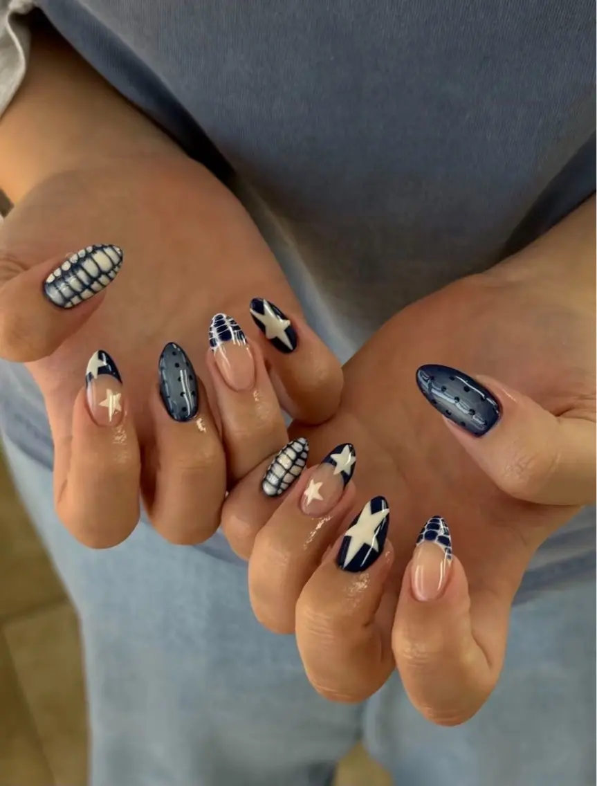 ネイル チークネイル ドット フレンチネイル グラデーション 韓国ネイル ハンドネイル Lisa Nail Salonのネイルデザイン