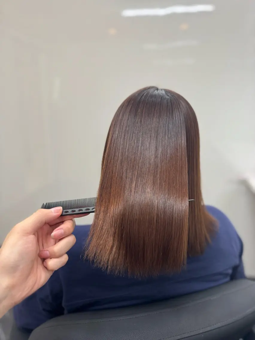 ロング カラー パーマ ヘアアレンジ メンズ キッズ メンズブリーチ メンズ韓国風 黒髪 ブリーチ ブルーカラー 髪質改善Ⅰ透明感 艶カラーⅠたつやのヘアスタイル