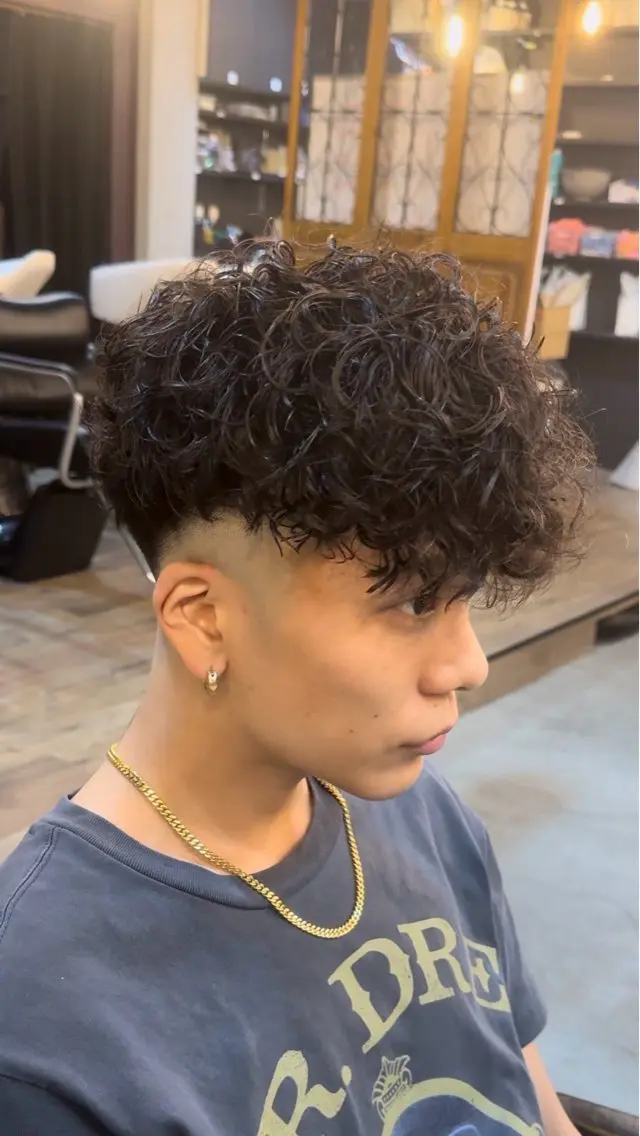 メンズ カット パーマ 透明感カラー特化若山 結愛のヘアスタイル