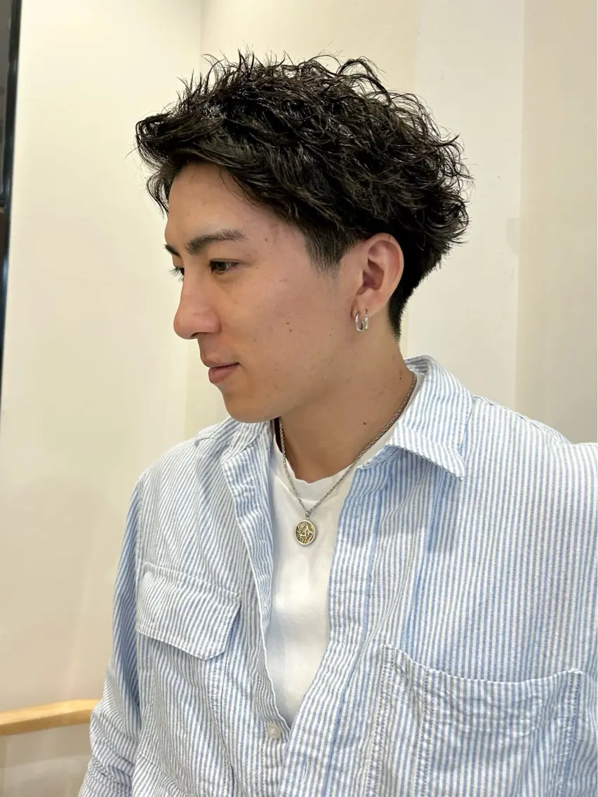 ショート メンズ アップバング ダウンパーマ フェードカット フェザーパーマ メンズパーマ カット パーマ KAZU keshiki大名のヘアスタイル