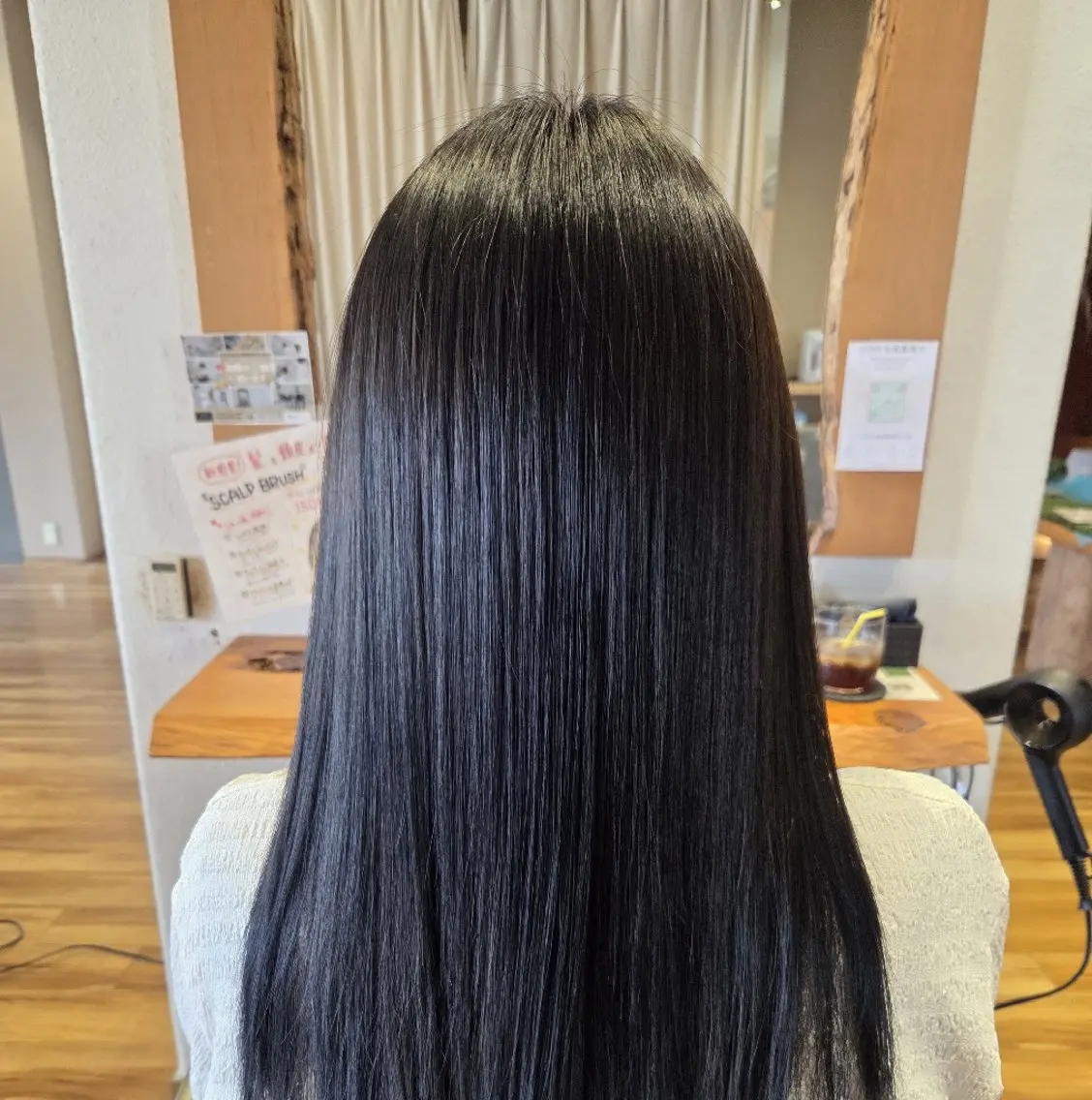 カラー 黒髪 ブルーカラー ブルーブラック komo. TAKAHIRO のヘアスタイル