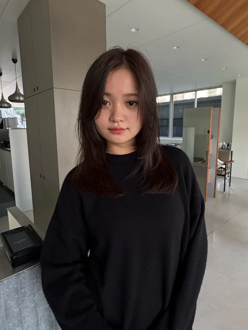 ミディアム カラー レイヤーカット 鈴木駿介のヘアスタイル