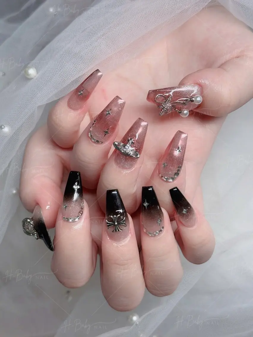 ネイル オーロラネイル フレンチネイル ジェルネイル ハロウィン キラキラネイル ハンドネイル H.baby Nail Salonのネイルデザイン