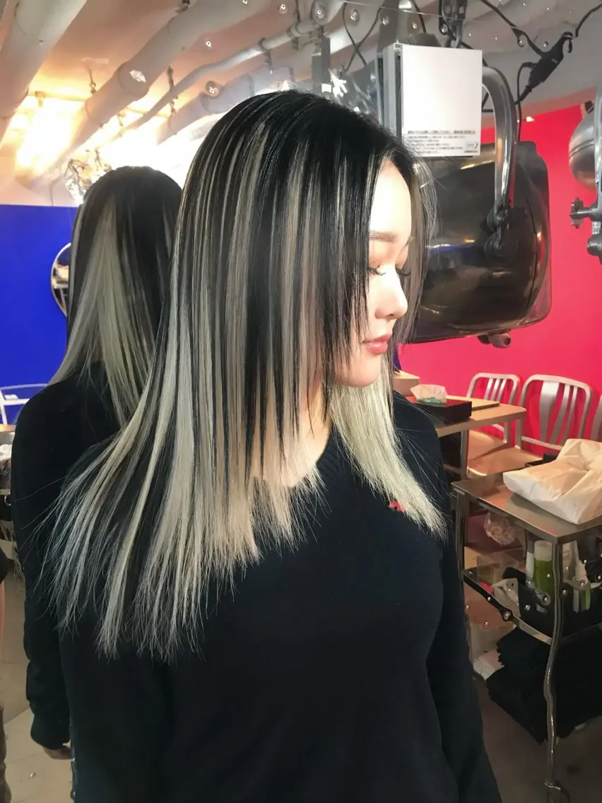 ロング カラー ブリーチ ヘアカラー トリートメント ヘアセット HARUNA/原宿/ デザイン/カットのヘアスタイル
