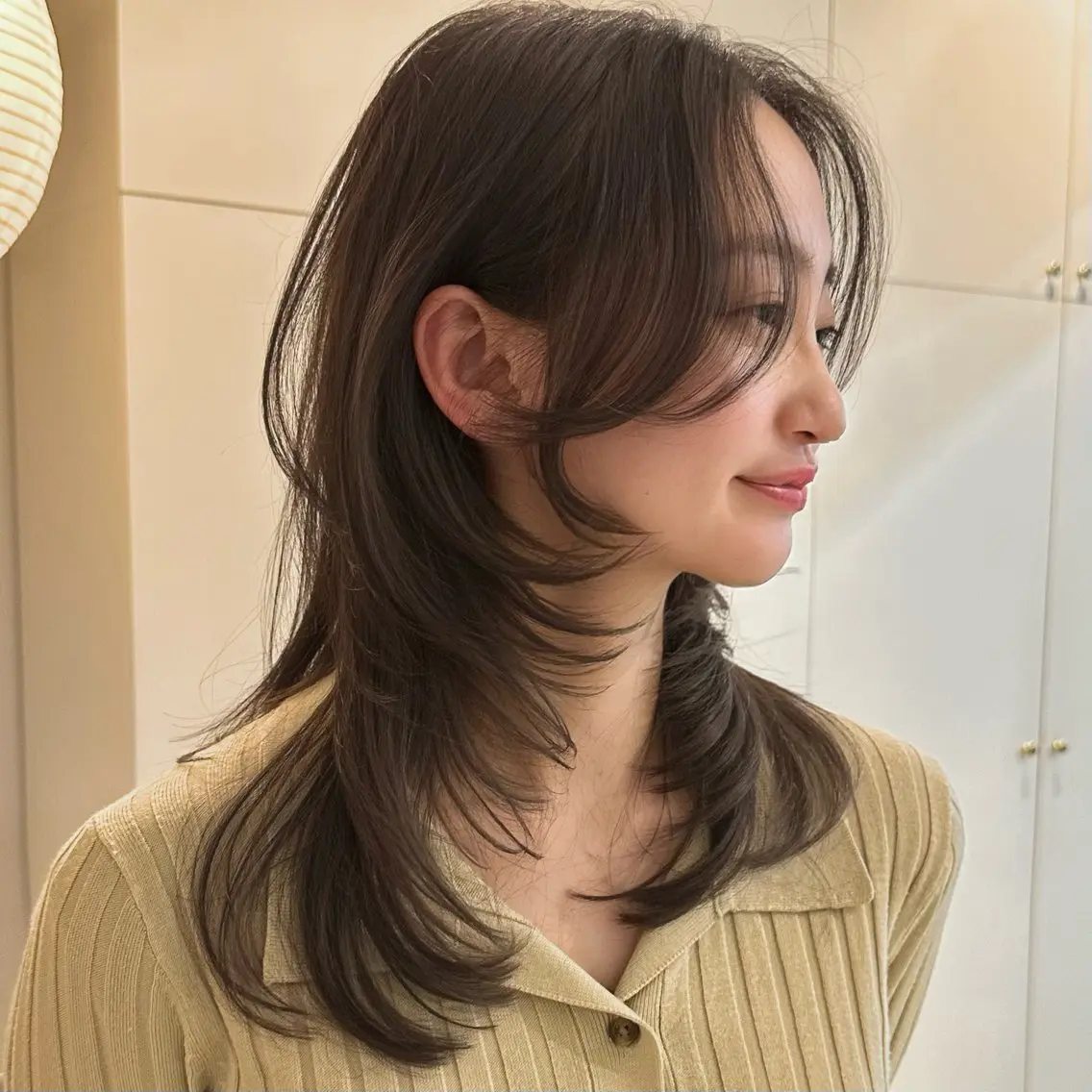 ミディアム カット ヘアカラー トリートメント 🌹ハッシュカット、 レイヤー韓国ヘア🌹のヘアスタイル