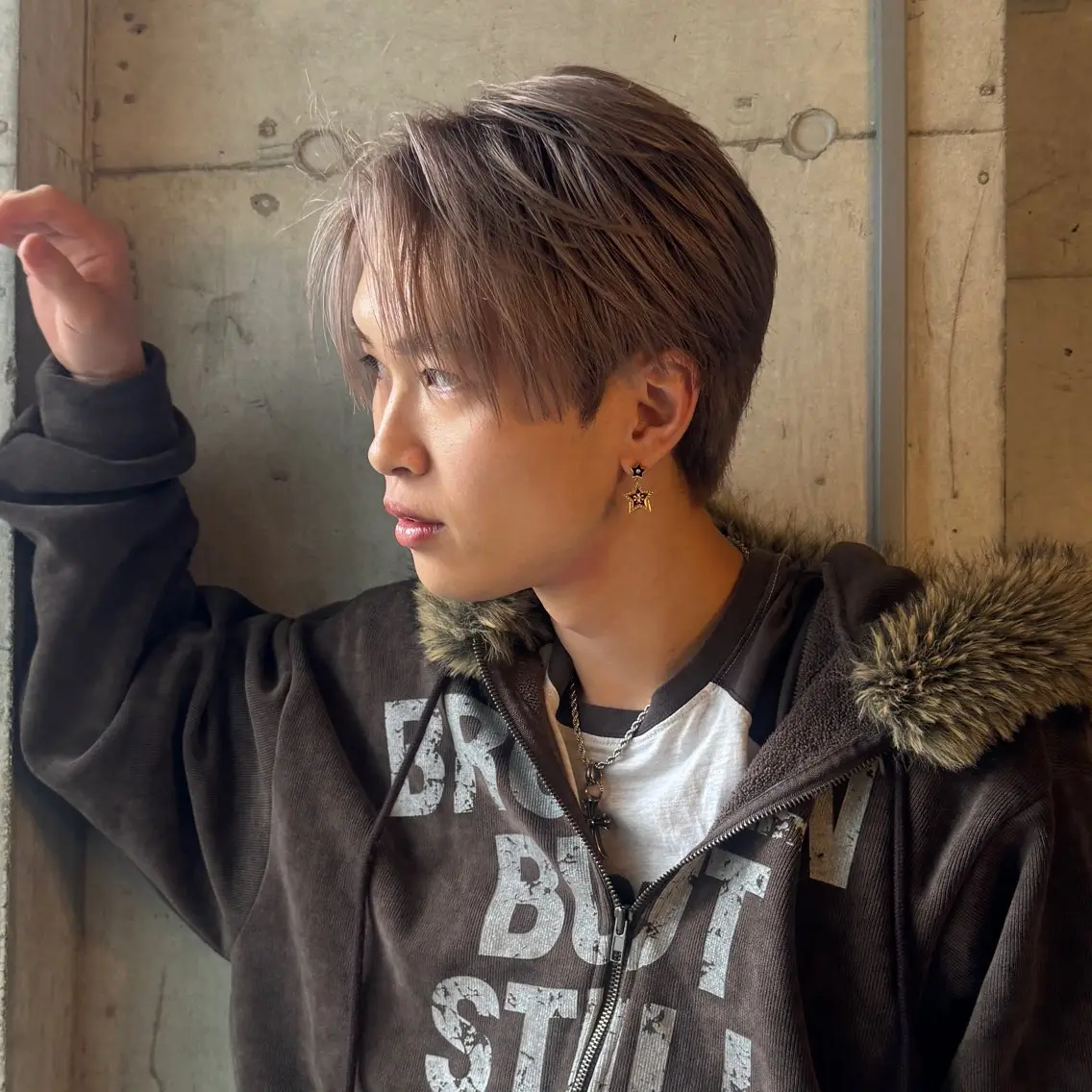 ショート カラー メンズ メンズブリーチ メンズハイライト メンズハイトーン ブリーチ デザインカラー カット ヘアカラー トリートメント ヘアセット お悩み×垢抜け特化 KAYA/渋谷のヘアスタイル