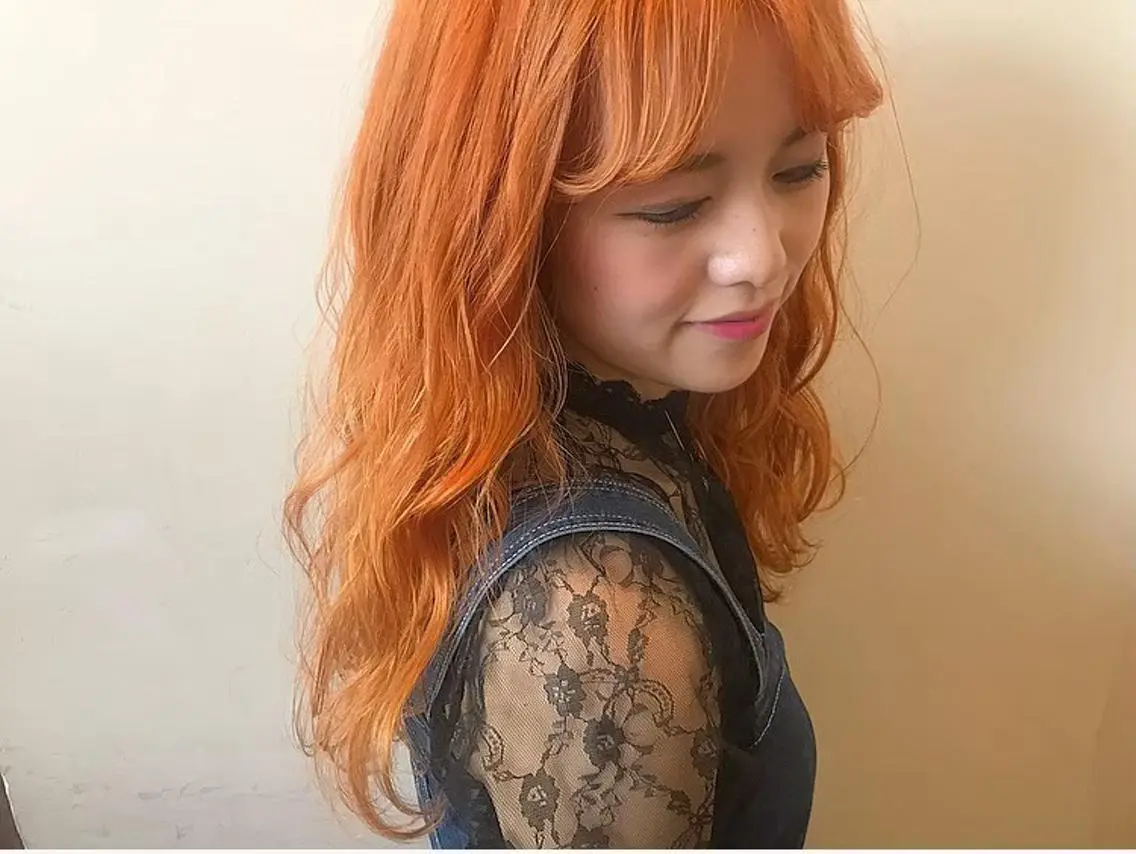 セミロング カラー オレンジ 韓国風ヘア ミヤワキ モモコのヘアスタイル