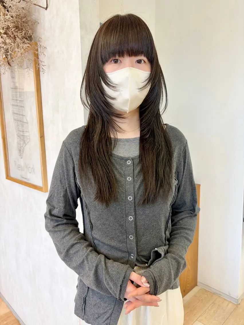 ロング カラー ベージュカラー イルミナカラー オリーブベージュ 吉原 由菜のヘアスタイル