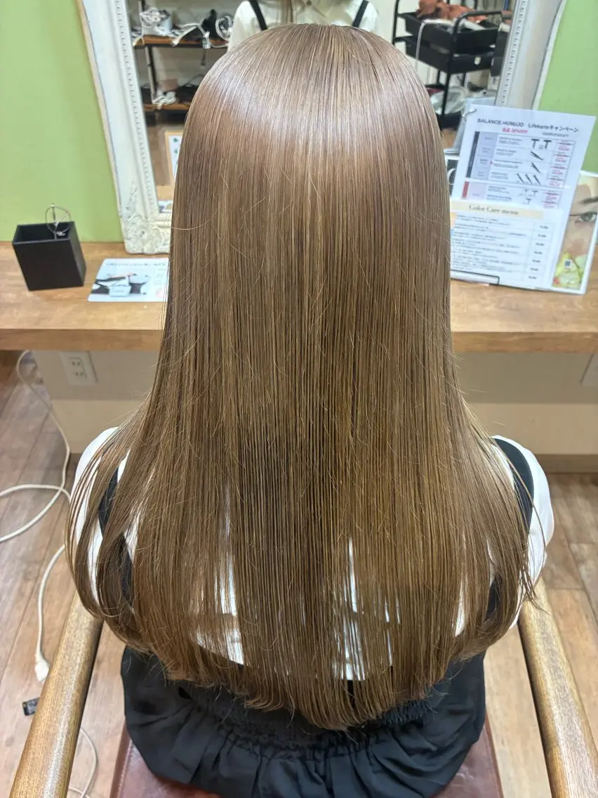 ロング カラー ブリーチ 透明感カラー グレージュ ミルクティーグレージュ ヘアカラー 山本 しおんのヘアスタイル