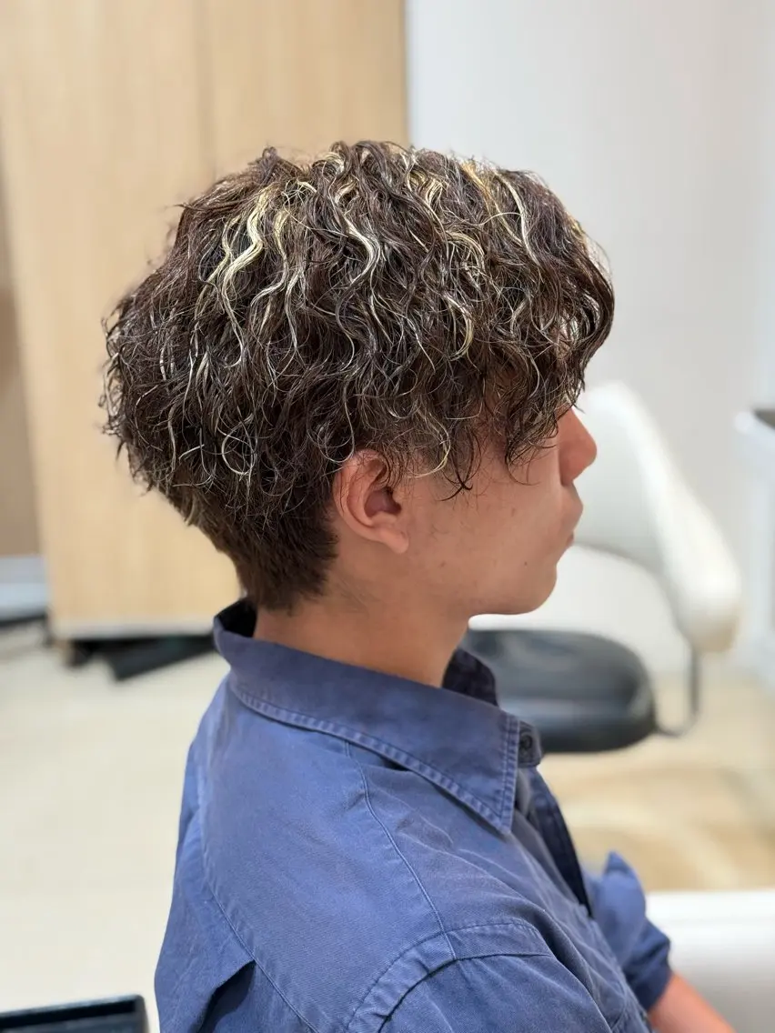ショート カラー パーマ メンズ カット ヘアカラー パーマ トリートメント メンズ特化型美容師 栗山勇人のヘアスタイル