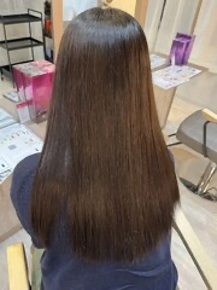 セミロング カラー elu あやね💜 🫧カラー・縮毛矯正のヘアスタイル