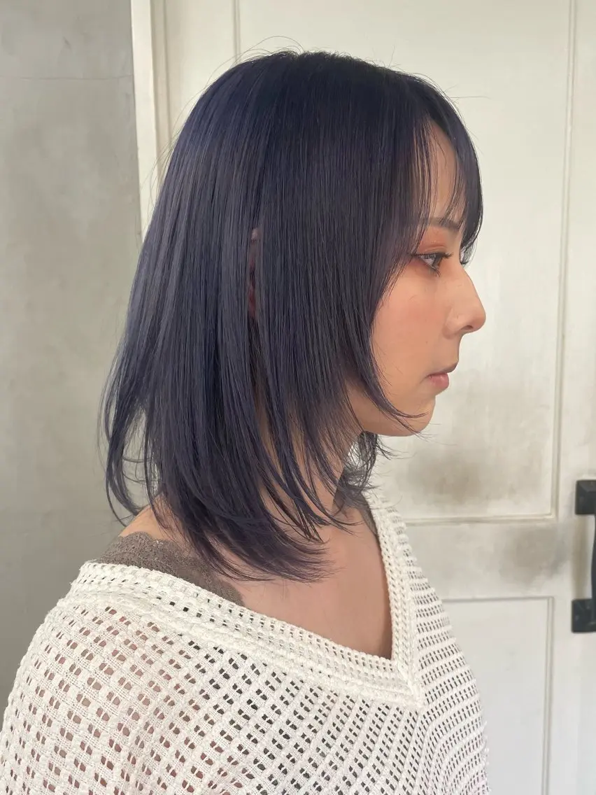 ミディアム カラー ブリーチ ブルーカラー ブルーバイオレット ケアブリーチ ダブルカラー カット ヘアカラー RorriM natsuのヘアスタイル