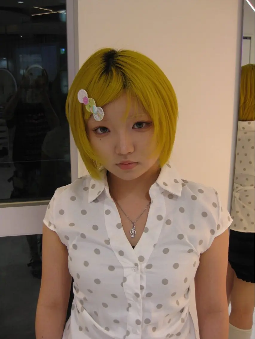 ショート カラー ヘアカラー MONA kureaのヘアスタイル